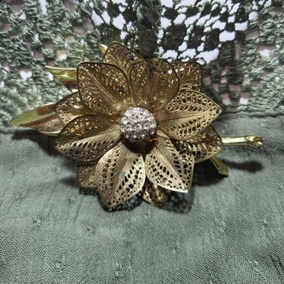 Leaf Gold Tone Rinestone Center Brooch‎ - Picture 4 of 4